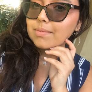 Meet your Posher, Desiree